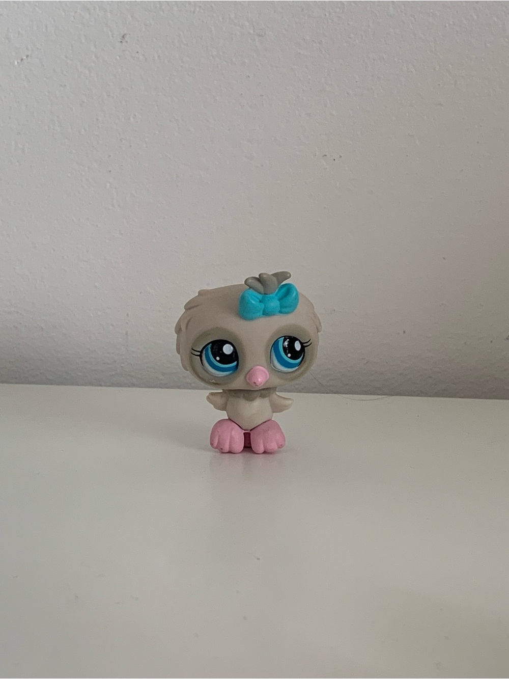 Littlest Pet Shop #1476 gray owl with blue bow